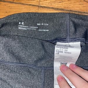 grey under armor, short leggings